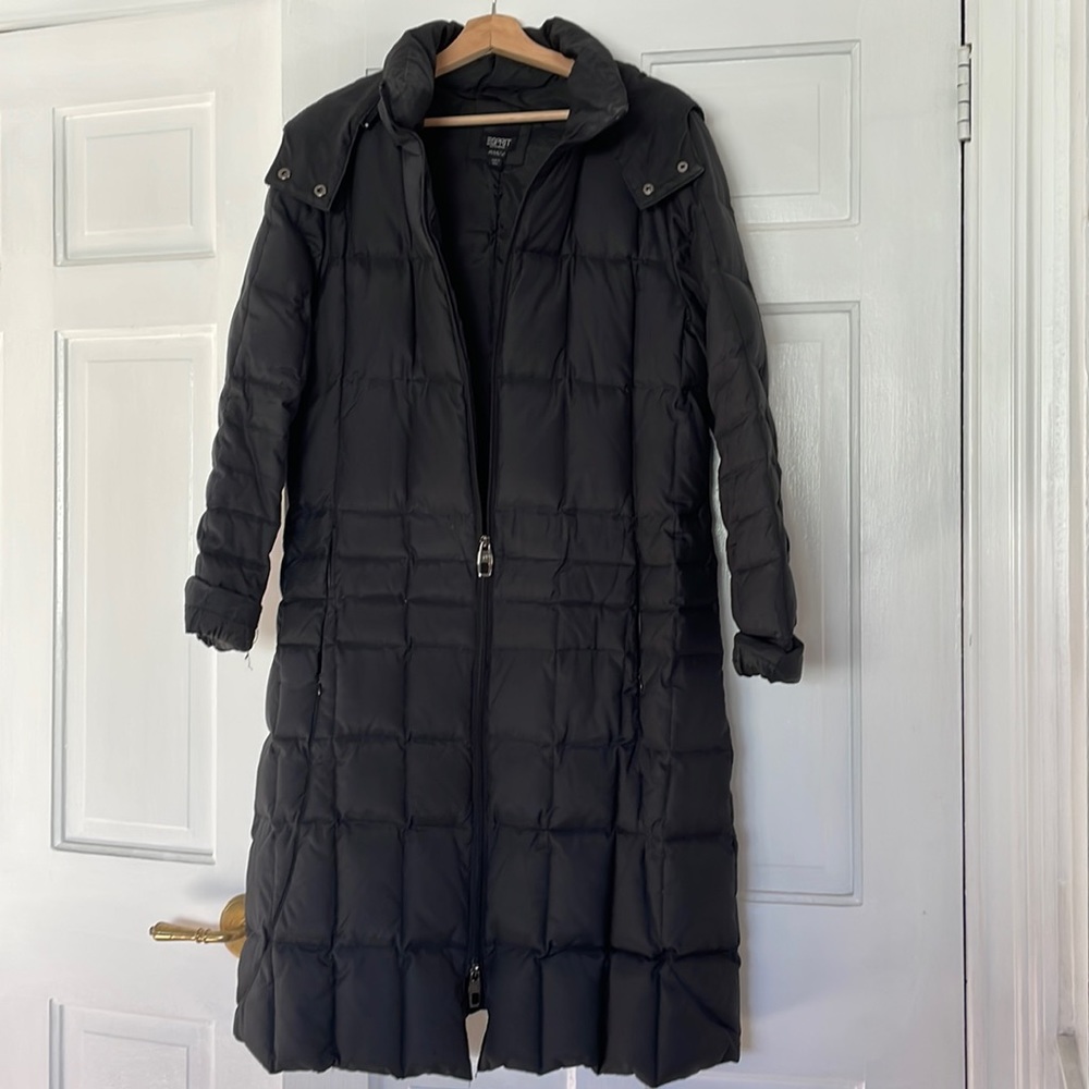 Long black coat nylon lining, zipper, hud two pockets
